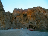 Ενοικιαζόμενο αυτοκίνητο για να ανακαλύψτε το Αγιοφάραγγο στην Κρήτη